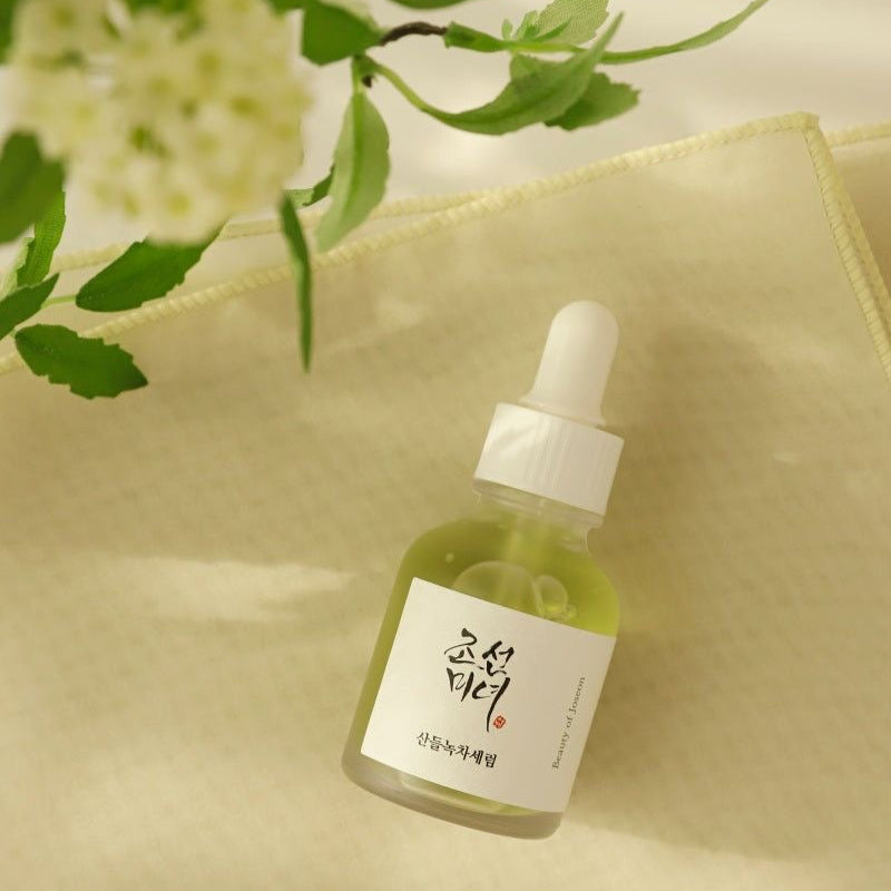 NOMIERINOŠS SERUMS BEAUTY OF JOSEON CALMING SERUM GREEN TEA + PANTHENOL