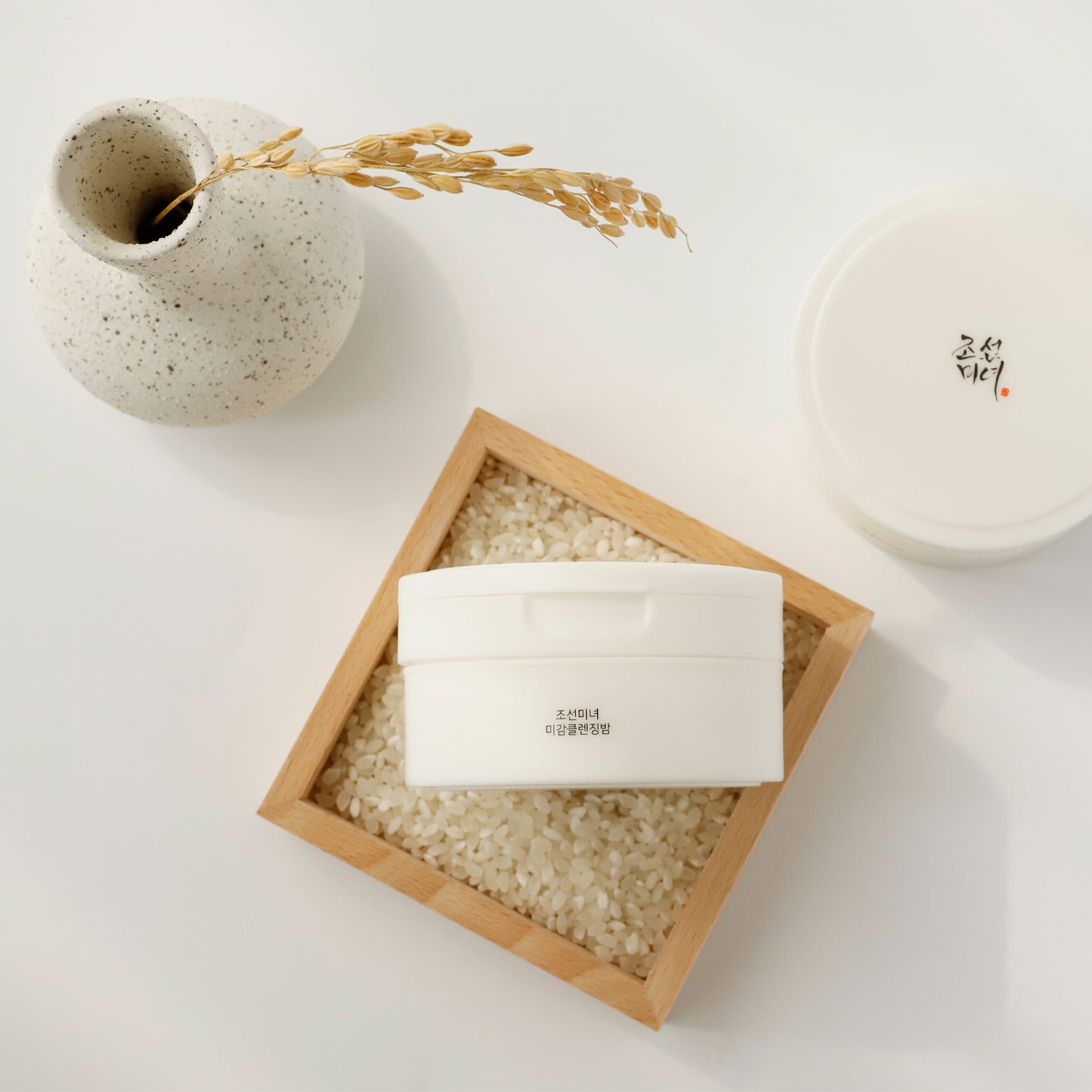 ATTĪROŠS BALZAMS AR RĪSŪDENI UN SOJAS FERMENTIEM BEAUTY OF JOSEON RADIANCE CLEANSING BALM